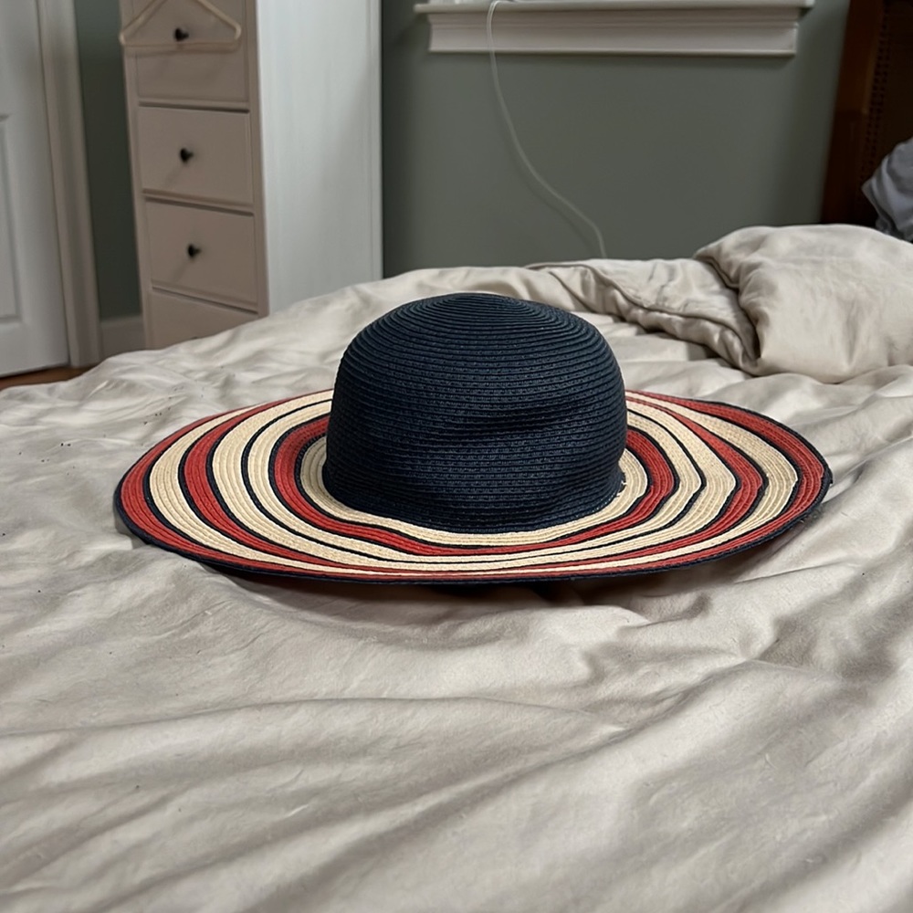 Beach Hat - Picture 2 of 2
